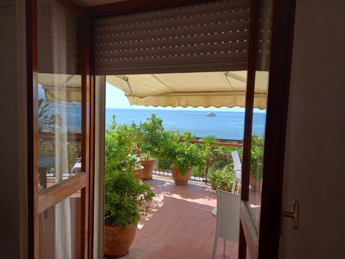 White Lotus Apartment تاورمينا المظهر الخارجي الصورة
